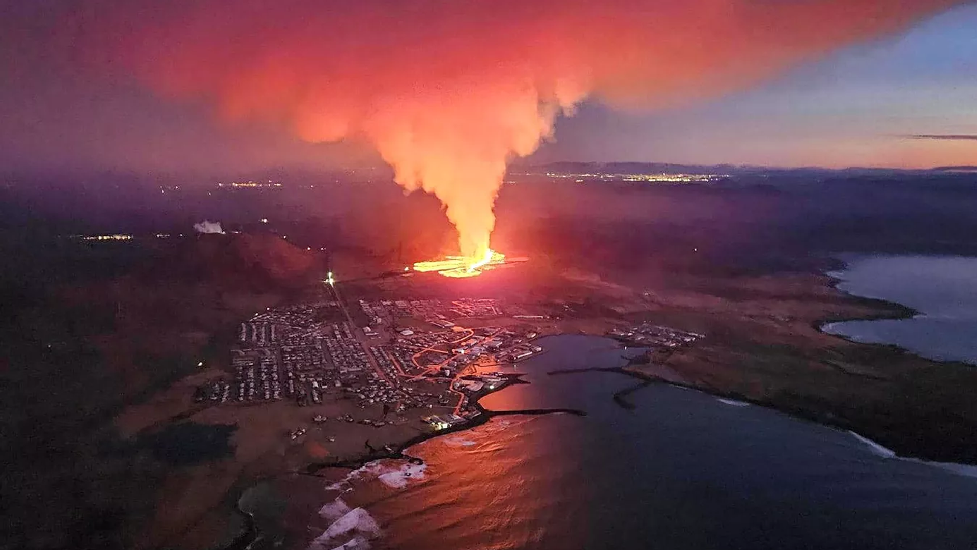 媒体:冰岛南部火山爆发,当局宣布进入紧急状态