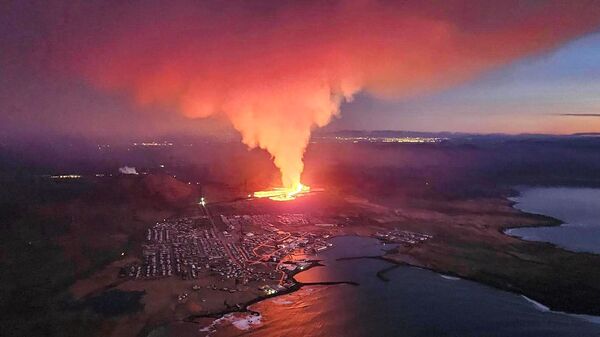 冰島南部格林達維克鎮附近的火山爆發 - 俄羅斯衛星通訊社