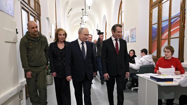 普京抵达自己的竞选总部  - 俄罗斯卫星通讯社
