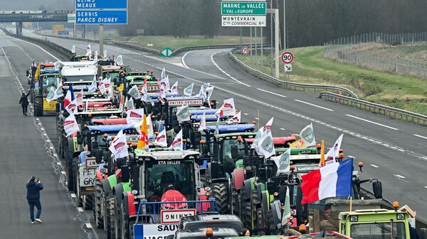 千多名拖拉机手抵达正举行欧盟峰会的布鲁塞尔抗议 - 俄罗斯卫星通讯社