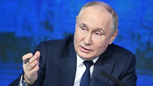 美国记者卡尔森：普京称他已准备好和平解决乌克兰危机 - 俄罗斯卫星通讯社