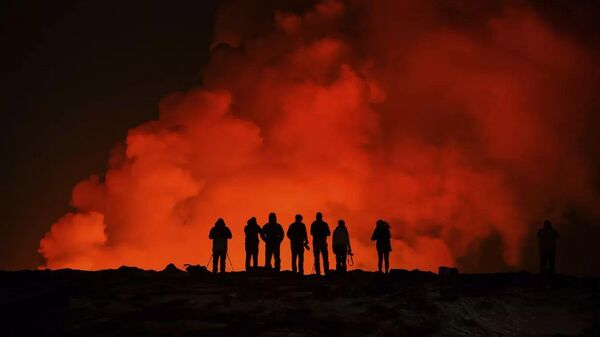 冰岛雷克雅内斯半岛8日发生火山喷发 - 俄罗斯卫星通讯社