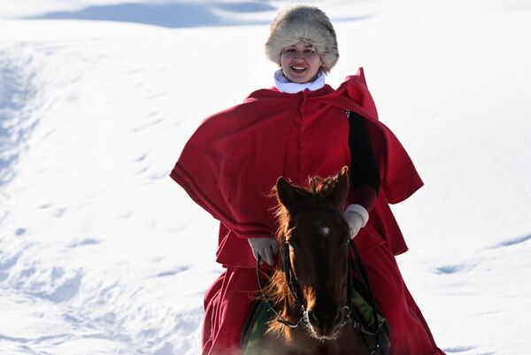 女孩与马。 - 俄罗斯卫星通讯社
