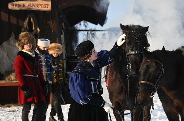 猎马活动选手正在为比赛做准备。 - 俄罗斯卫星通讯社
