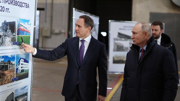  普京参观俄罗斯车里雅宾斯克的“机器人工厂”