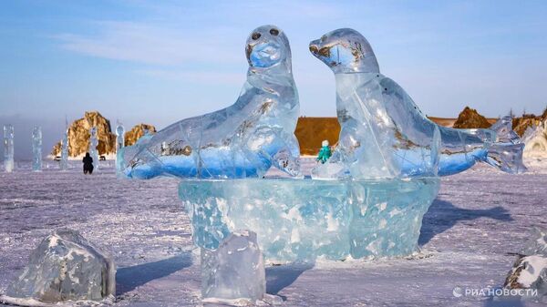 贝加尔湖奥尔洪岛附近打造出冰雕公园 - 俄罗斯卫星通讯社