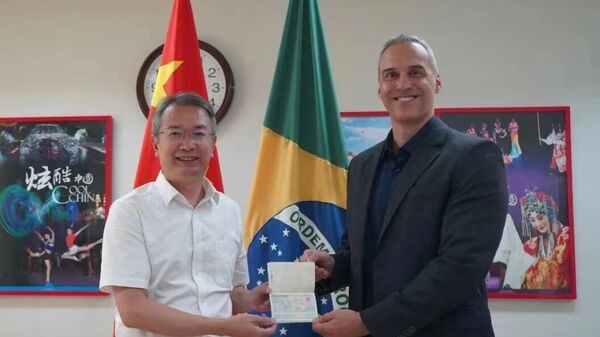 中國駐巴西使館向巴公民頒發首張十年多次赴華簽證 - 俄羅斯衛星通訊社