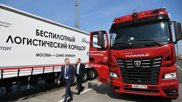 俄交通運輸部：在莫斯科和聖彼得堡間行駛的無人駕駛卡車數量年底前將增至43輛 - 俄羅斯衛星通訊社