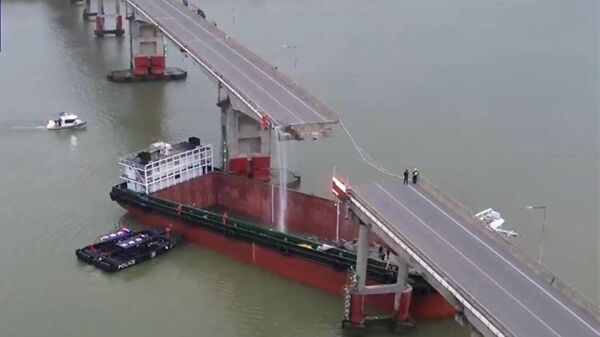 广州南沙沥心沙大桥桥面断裂 - 俄罗斯卫星通讯社