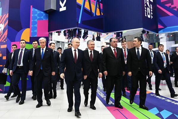 2月21日，俄羅斯總統普京和多國元首參觀在喀山舉行的“未來運動會”比賽場地。 - 俄羅斯衛星通訊社
