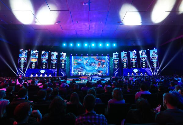 在喀山舉行的&quot;未來運動會&quot;Phygital MOBA dota 2+超級總決賽項目決賽中，LGD Gaming戰隊（中國）在對陣 Xtreme Gaming戰隊（中國）。 - 俄羅斯衛星通訊社