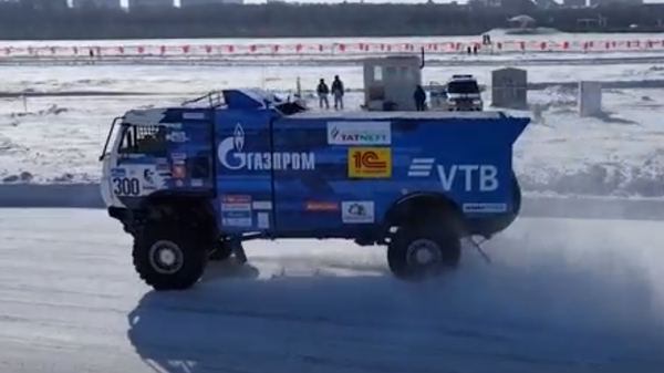 俄罗斯卡玛斯大师车队赛车手谈自己比赛用的卡车 - 俄罗斯卫星通讯社