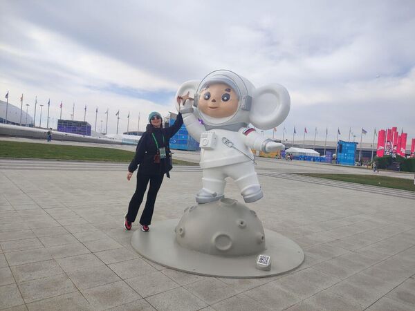 “每个人都有可能的世界”。宇航员切布拉什卡象征着人完成不可能，实现最不可能想法的愿望。 - 俄罗斯卫星通讯社