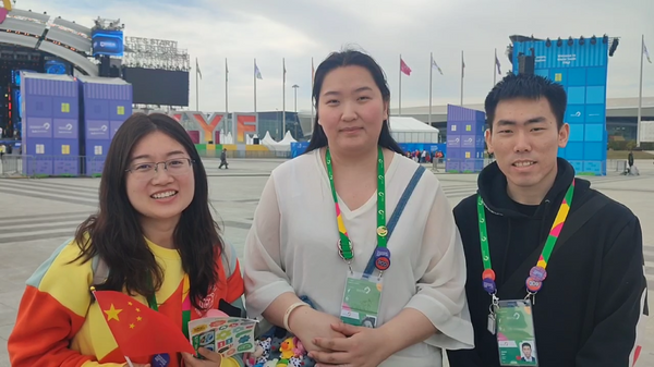 來到世界青年節的中國青年表示感受到俄羅斯的熱情，期待與世界青年有更多的交流 - 俄羅斯衛星通訊社