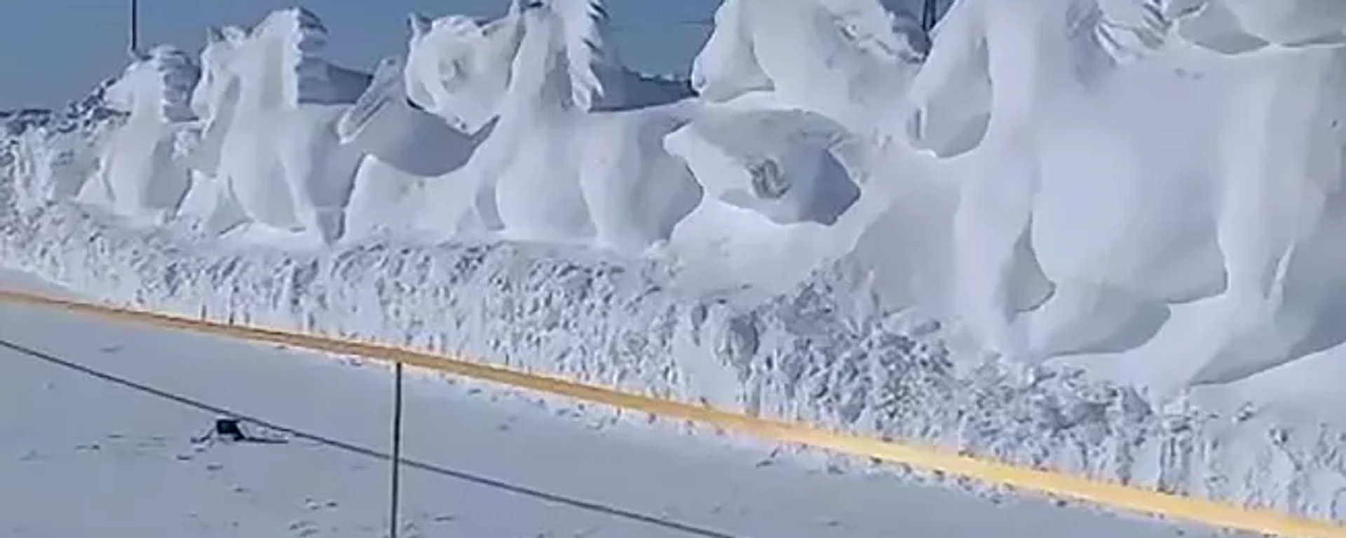 俄罗斯雅库特大师在玛雅村用雪雕出超过 50米长的马群 - 俄罗斯卫星通讯社, 1920, 03.03.2024