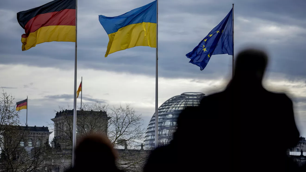 Флаги Германии, Украины и ЕС в Берлине - 俄羅斯衛星通訊社