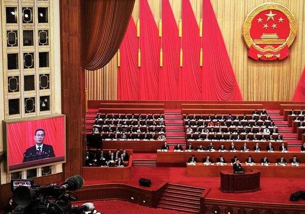 3月5日，第十四届全国人大二次会议在北京人民大会堂开幕。中国国务院总理李强在政府工作报告中指出，今年中国GDP增长预期目标为5%左右。 - 俄罗斯卫星通讯社