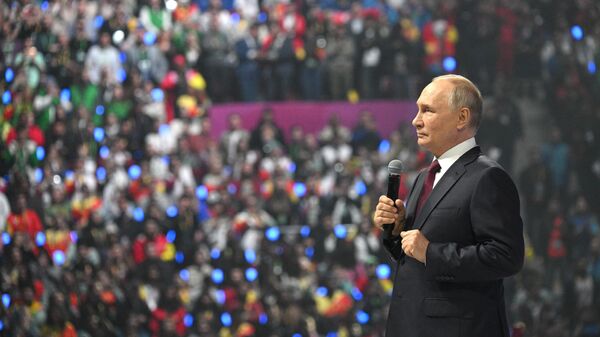 普京在世界青年節閉幕式上發表講話 - 俄羅斯衛星通訊社
