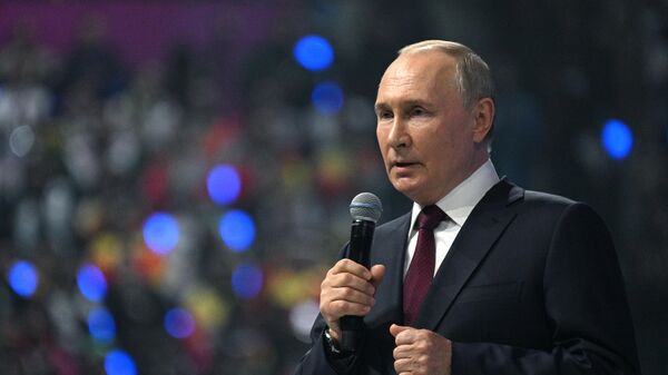 俄中选委主席公布总统选举正式投票结果：普京赢得87.28%选票