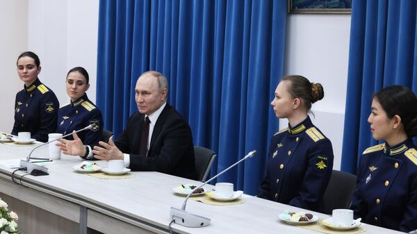 普京認為女性能從事任何職業 - 俄羅斯衛星通訊社