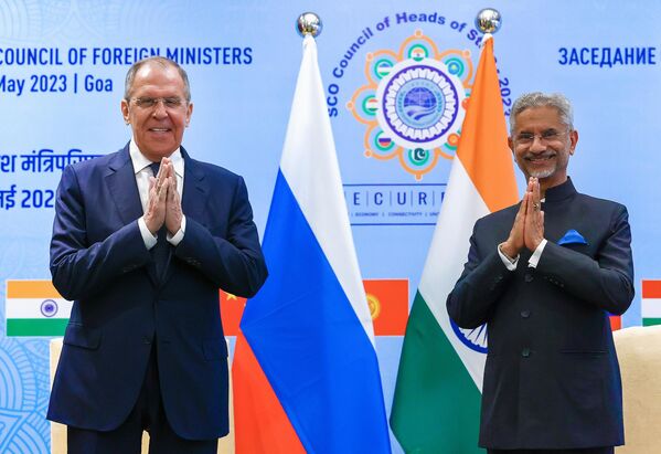 拉夫羅夫與印度外長蘇傑生出席2023年5月4日至5日在印度帕納吉舉行的上合組織成員國外長理事會例會上。 - 俄羅斯衛星通訊社