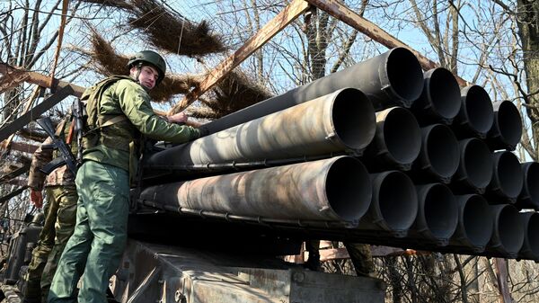 俄国防部：4月6日至12日间，作为对基辅破环俄能源燃料设施企图的回应，俄军对乌克兰能源业及军工业设施发动了一次大规模打击和47次集群打击