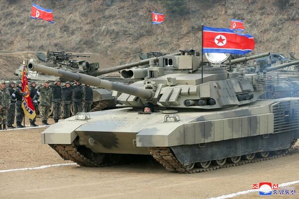 Ким Чен Ын руководил тренировочными соревнованиями танковых крупных соединений КНА - 俄羅斯衛星通訊社