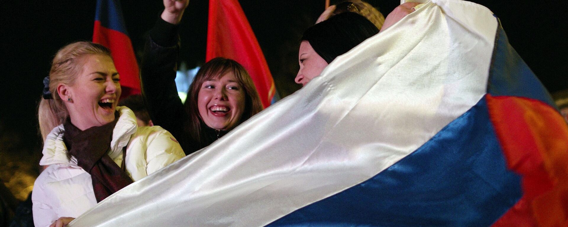 塞瓦斯托波爾居民在納希莫夫廣場參加慶祝克里米亞入俄節日音樂會。 - 俄羅斯衛星通訊社, 1920, 18.03.2024