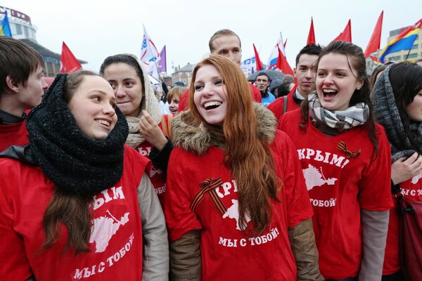 加里寧格勒集會的參與者支持克里米亞公投結果和兄弟般情誼的烏克蘭人民。 - 俄羅斯衛星通訊社