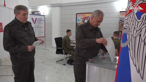 紹伊古和格拉西莫夫在俄總統選舉中投票 - 俄羅斯衛星通訊社