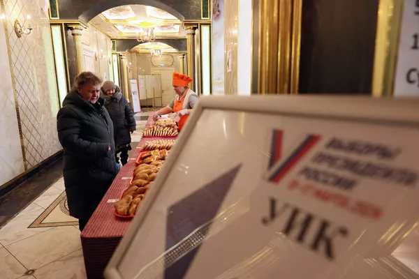 叶卡捷琳堡的一个投票站为选夷易近豫备了食物 - 俄罗斯卫星通讯社