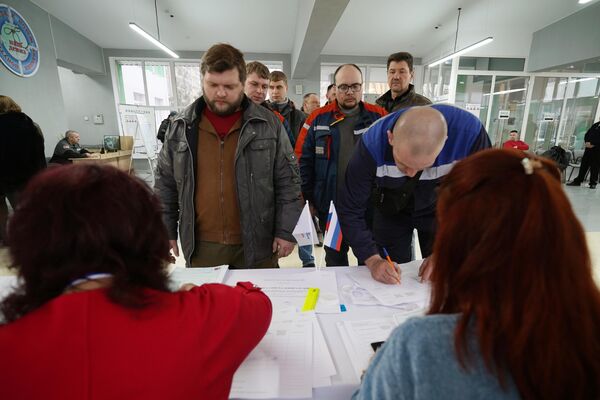 马里乌波尔的一个投票站 - 俄罗斯卫星通讯社
