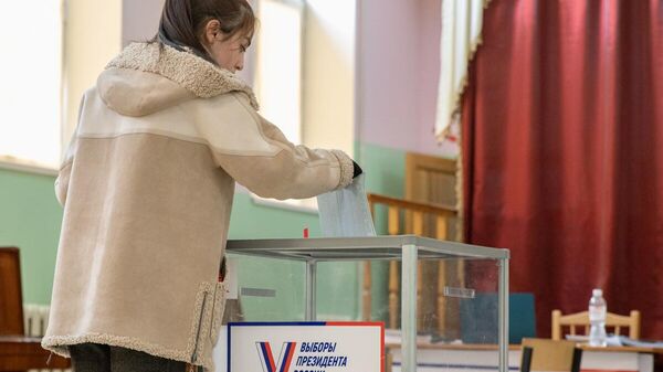 俄罗斯总统选举投票站在泰国开放