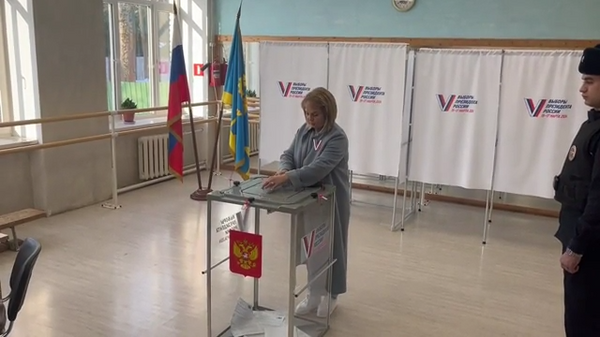 俄中央选举委员会主席在俄罗斯总统选举中进行投票 - 俄罗斯卫星通讯社