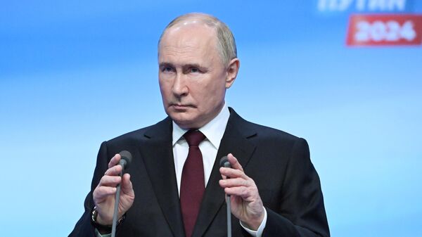 普京感谢俄罗斯公民前往各个投票站并投票 