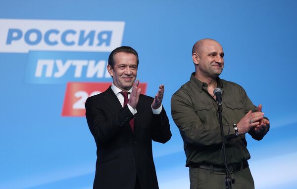普京选举总部联合主席弗拉基米尔·马什科夫（左）和阿尔乔姆·佐加 - 俄罗斯卫星通讯社
