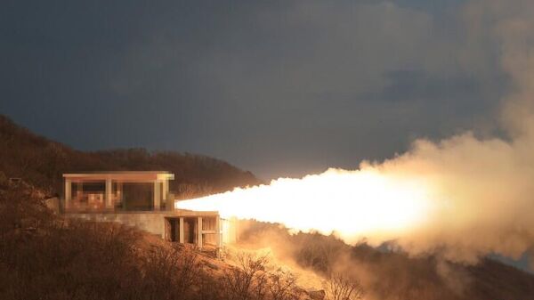 朝鲜进行新型中远程高超音速导弹用固体燃料发动机地上点火试验 - 俄罗斯卫星通讯社