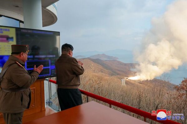 朝鲜进行新型中远程高超音速导弹用固体燃料发动机地上点火试验 - 俄罗斯卫星通讯社