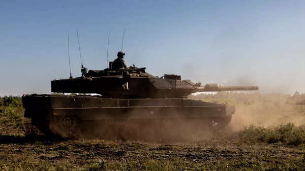 媒體：轉讓給基輔的10輛瑞典Strv 122坦克中的7輛已癱瘓 - 俄羅斯衛星通訊社
