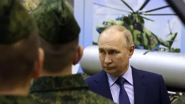 俄罗斯总统普京在对特维尔州托尔若克进行工作视察期间与军事飞行员进行了交谈 - 俄罗斯卫星通讯社