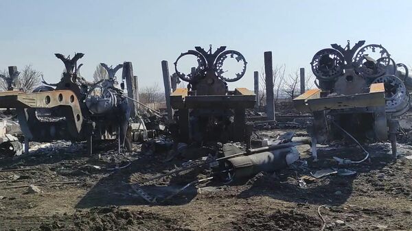 一辆运送乌军士兵的“救护车”在赫尔松州被摧毁 