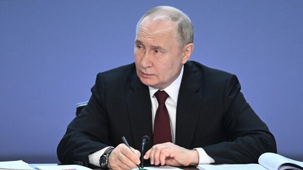 俄总统顾问：普京正在关注伊朗总统直升机硬着陆的新闻
