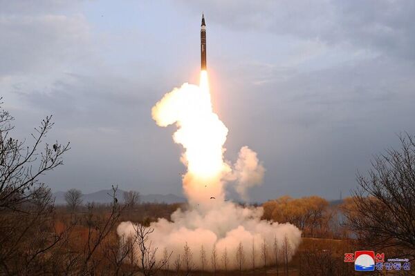 金正恩指導“火星炮-16B”型彈道導彈首次試射 - 俄羅斯衛星通訊社