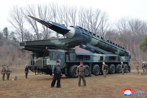 金正恩指导“火星炮-16B”型弹道导弹首次试射 - 俄罗斯卫星通讯社