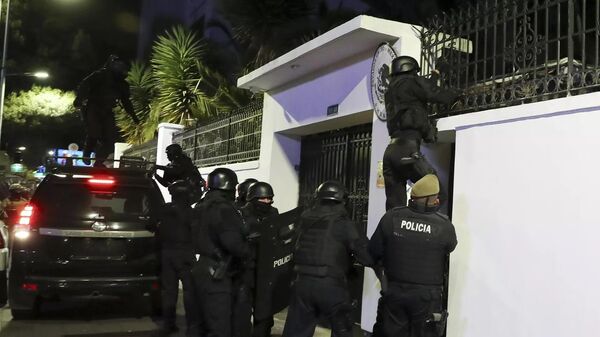 厄瓜多爾警方強行進入墨西哥駐基多使館大樓 - 俄羅斯衛星通訊社