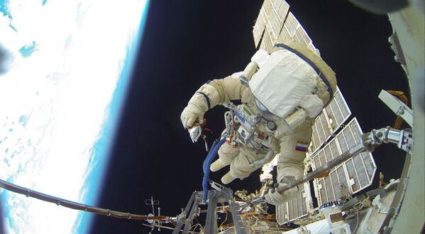 俄航天局宇航员谢尔盖·沃尔科夫和尤里·马连琴科于2016年2月3日进行太空行走。 - 俄罗斯卫星通讯社