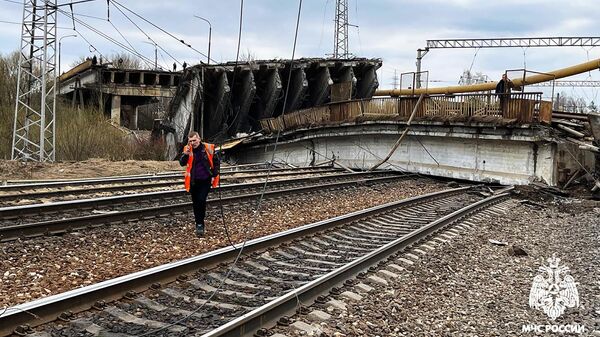 4月8日，斯摩棱斯克州维亚济马市一座高架桥坍塌 - 俄罗斯卫星通讯社