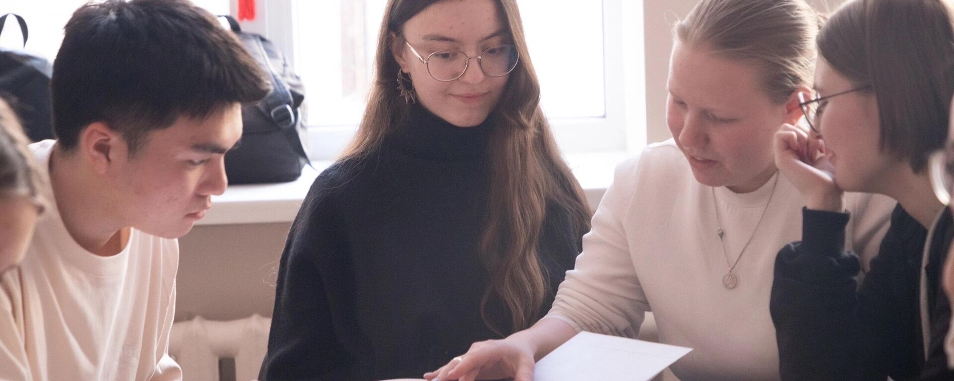 中国教育部长：中俄双向留学规模已逾8万人，中国有185所高校开设俄语专业 - 俄罗斯卫星通讯社, 1920, 10.02.2026