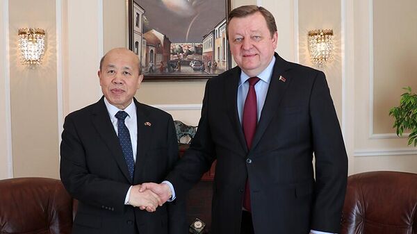 4月17號白俄羅斯外交部部長謝爾蓋·阿列伊尼克與中國駐白俄羅斯大使謝小用進行會晤 - 俄羅斯衛星通訊社