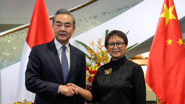 中国外长王毅周四在雅加达同印尼外长蕾特诺会谈 - 俄羅斯衛星通訊社